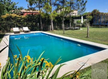 Casa · 180m² · 4 Ambientes · 1 Cochera · Casa - Talar del Lago I