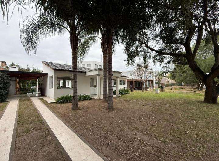 Casa · 265m² · 6 Ambientes · 1 Cochera