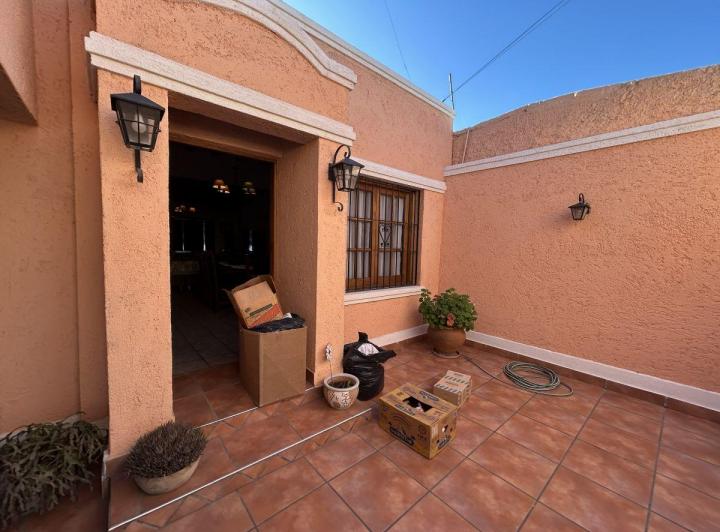 Casa · 335m² · 6 Ambientes · 2 Cocheras