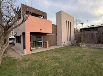 Casa · 171m² · 2 Dormitorios · 2 Cocheras · Hermosa Casa de Categoria en Rodeo del Medio | Gran Parque con Piscina y Quincho | Vista Excepcional