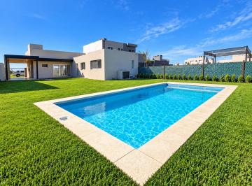 Casa de 4 ambientes, Funes · Venta Casa a Estrenar, Funes Don Mateo, Pileta, 3 Dorm., 2 Baños, 2 Cocheras Apta Crédito