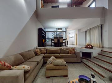 Casa · 298m² · 4 Ambientes · 2 Cocheras · Casa 4 Ambientes,2 Cocheras, Pileta Lomas de Zamora