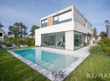 Casa · 210m² · 5 Ambientes · 2 Cocheras · Venta Casa en El Barrio "San Ignacio Chico"