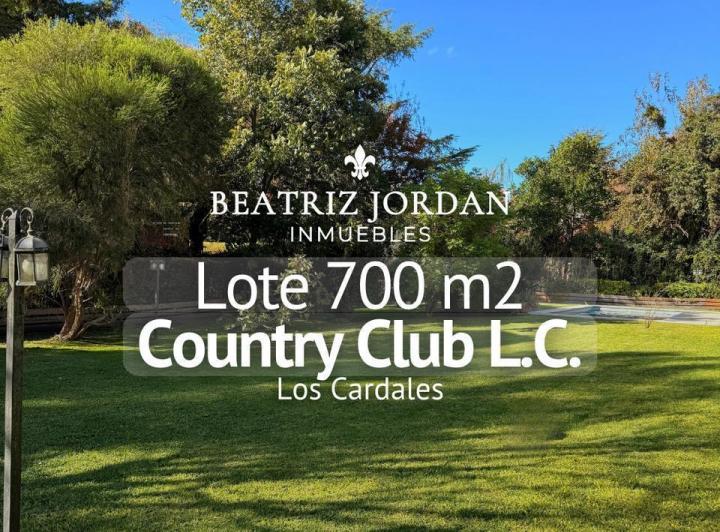 Terreno · 700m²