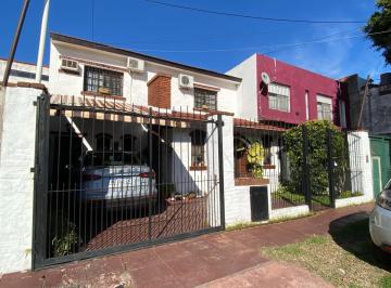 Casa · 127m² · 4 Ambientes · 1 Cochera · Casa 3 Dorm. Jardín y Pileta en V Adelina