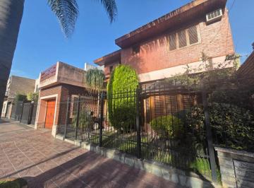 tres-de-febrero-villa-bosch-venta-chalet-5-o-mas-ambientes · Casa en Zona Residencial de Villa Bosch