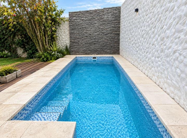Casa · 100m² · 8 Ambientes · 1 Cochera