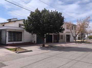 Casa · 188m² · 8 Ambientes · Venta Casa + Duplex, Barrio Fusch, Godoy Cruz, Mendoza.