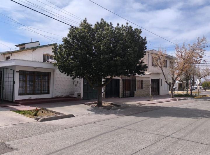 Casa · 188m² · 8 Ambientes