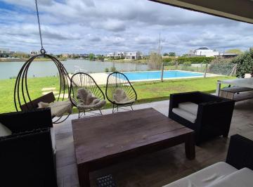 Casa · 180m² · 5 Ambientes · 2 Cocheras · Alquiler Verano Casa en 1 Planta Al Lago con Piscina