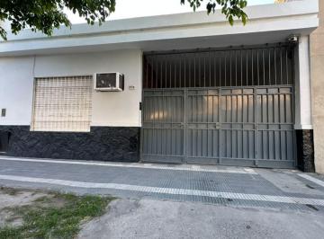 Casa · 140m² · 4 Ambientes · 1 Cochera · Venta de Casa 4 Ambientes con Pileta a Estrenar