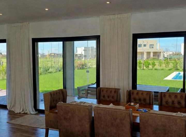 Casa · 187m² · 5 Ambientes · 3 Cocheras