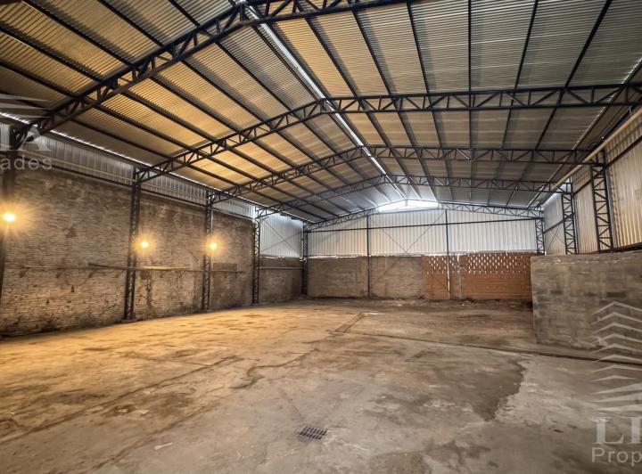 Bodega-Galpón · 1000m² · 4 Ambientes · 25 Cocheras