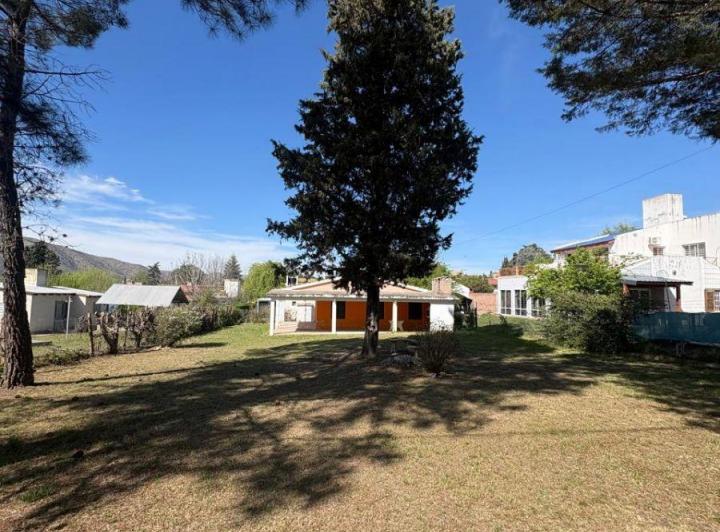 Casa · 77m² · 4 Ambientes · 2 Cocheras