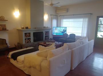 Casa · 160m² · 4 Dormitorios · Cuba Alquiler Navidad Enero en Una Planta!