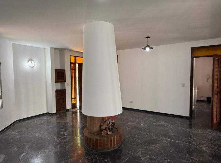 Oficina comercial · 200m² · 5 Ambientes