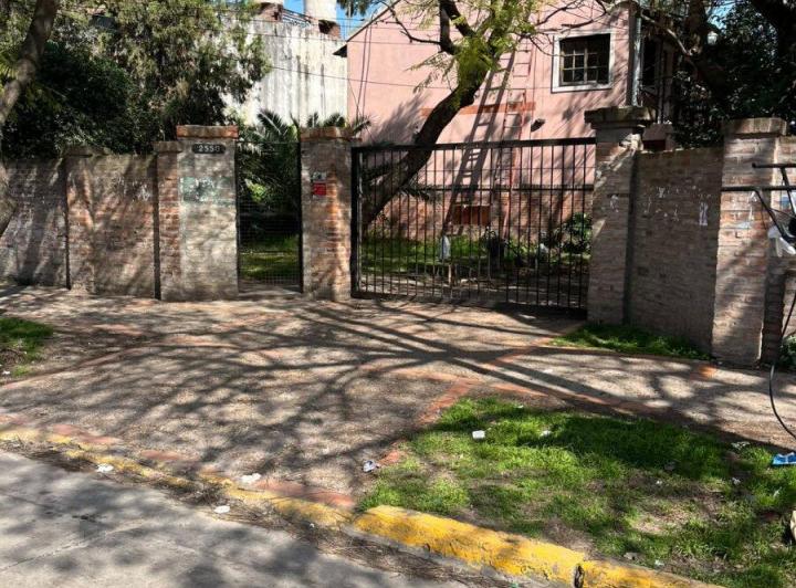 Casa · 623m² · 2 Ambientes · 1 Cochera