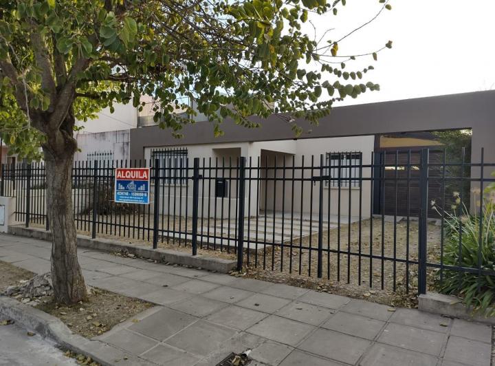 Casa · 102m² · 6 Ambientes · 1 Cochera
