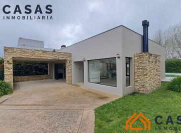 Casa · 200m² · 4 Ambientes · 3 Cocheras · Casa - Rumenco