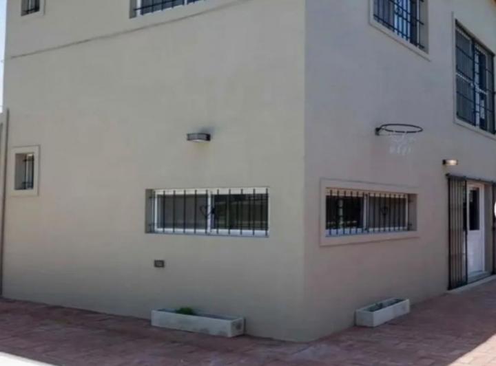 Casa · 200m² · 5 Ambientes · 2 Cocheras