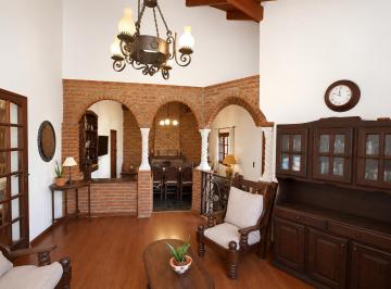 Casa · 169m² · 5 Ambientes · 2 Cocheras · Casa en Venta en Gonnet La Plata con 4 Dorm.