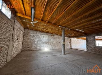 Edificio · 450m² · Alquiler de Depósito y Salón Comercial