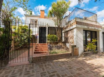 Casa · 171m² · 8 Ambientes · 1 Cochera · Casa en Venta Frente a La Costanera de Santo Tomé