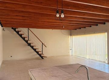 Casa · 155m² · 3 Ambientes · 2 Cocheras · Casa Moderna con Pileta en San Carlos Centro