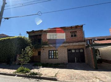 Casa · 170m² · 6 Ambientes · 1 Cochera · Venta Casa de 5 Dorm. Barrio Ciudad de Nieva