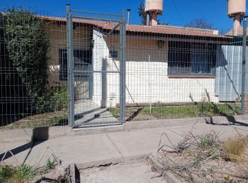 Casa · 137m² · 3 Ambientes · 1 Cochera · Venta Casa en Pedriel Dos Dorm. con Patio