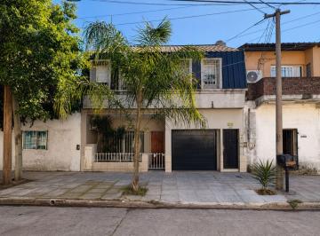 Casa · 230m² · 6 Ambientes · 1 Cochera · Venta de Gran Casa + Depto en Lomas del Mirador