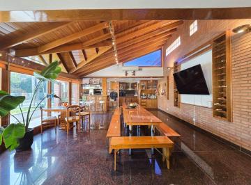 Casa · 420m² · 4 Ambientes · 4 Cocheras · Casa en Venta Doble Lote - R. Mejia - Parque y Quincho