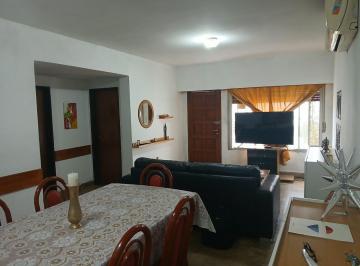 Casa · 191m² · 4 Ambientes · 1 Cochera · Venta 3 PH en Bloque Multifamiliar en G Catan