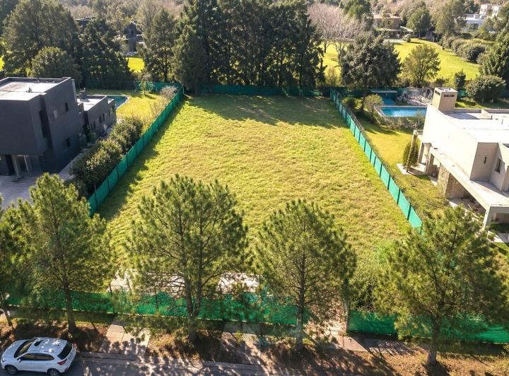 Terreno · 1330m²