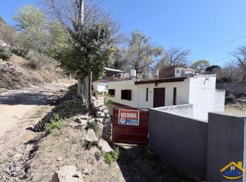 Casa de 6 ambientes, · 2 Casas en Venta C/ Cocheras en Cosquín