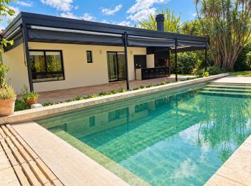 Casa · 160m² · 4 Ambientes · 4 Cocheras · Casa - Mapuche C. C