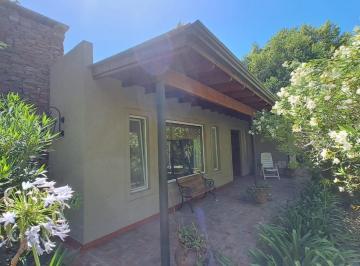Casa · 136m² · 4 Ambientes · 2 Cocheras · Casa en Venta en Zona Central de Club de Campo El Moro