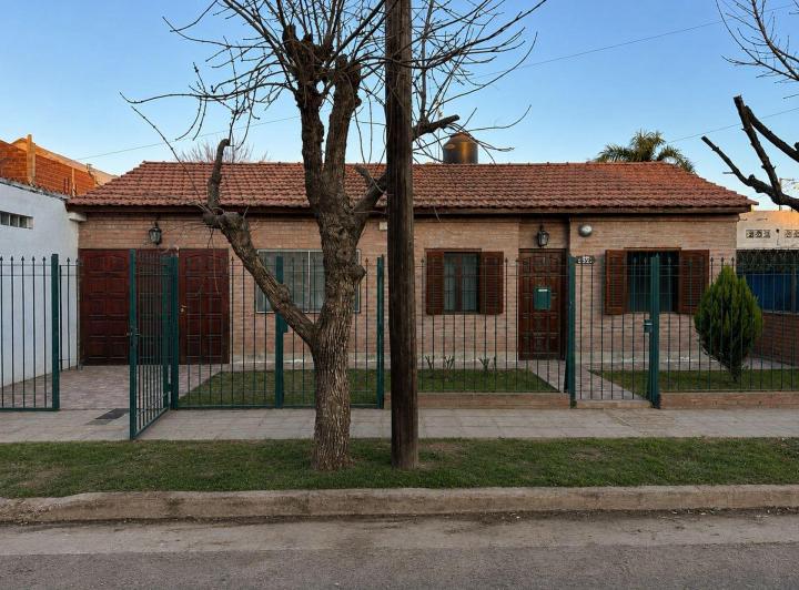 Casa · 128m² · 4 Ambientes · 1 Cochera