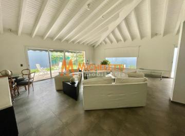 Casa · 218m² · 5 Ambientes · 1 Cochera · Casa - Godoy Cruz