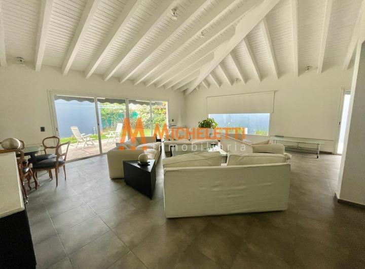 Casa · 180m² · 5 Ambientes · 1 Cochera