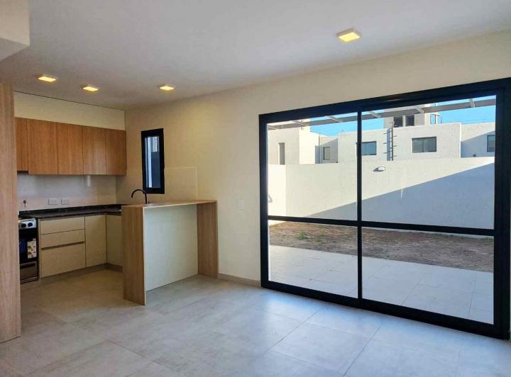 Casa · 88m² · 3 Ambientes · 1 Cochera