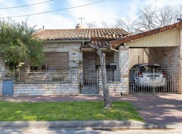 Casa · 4 Ambientes · 1 Cochera · Venta Casa de 4 Amb a Reciclar - Hurlingham