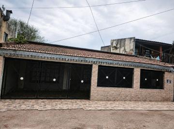 Casa · 230m² · 8 Ambientes · Venta Casa Mas Departamento en San Miguel