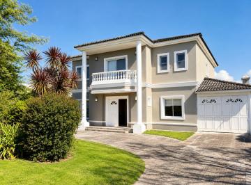 Casa · 211m² · 6 Ambientes · 2 Cocheras · Casa en Venta en El Rocio 6 Ambientes