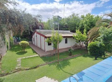 Casa · 220m² · 6 Ambientes · 4 Cocheras · Venta de Casa Quinta - Vistalba - Lujan - Mza