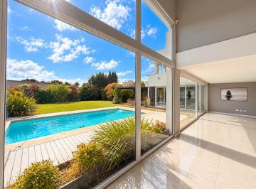 Casa · 280m² · 4 Ambientes · 3 Cocheras · Casa - Arenas del Sur