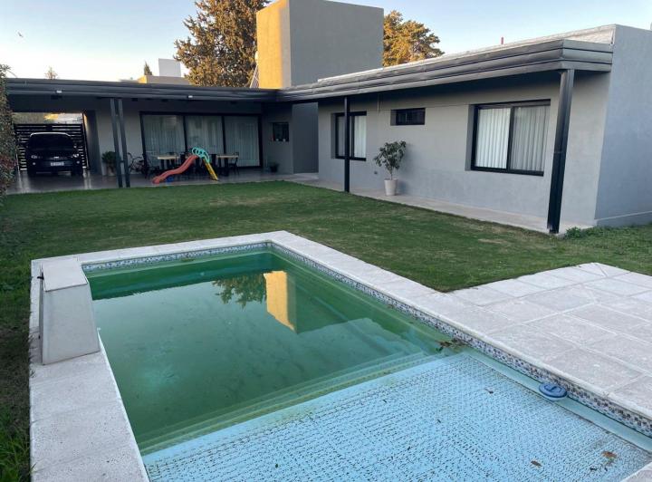 Casa · 150m² · 6 Ambientes · 2 Cocheras