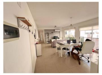 Departamento de 3 ambientes, Coghlan · Departamento en Coghlan de 3 Amb. con Cochera/ Balcón / 2 Baños Completos