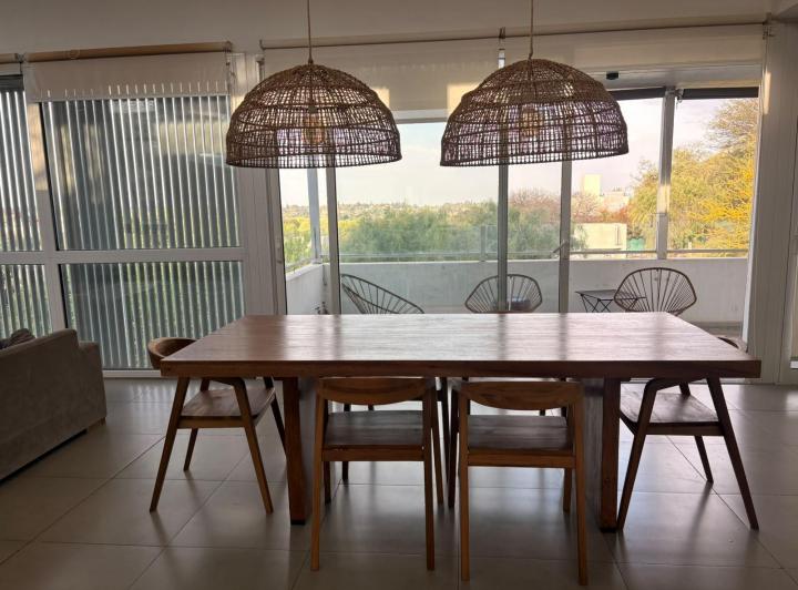 Casa · 220m² · 5 Ambientes · 3 Cocheras