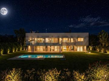 Casa · 507m² · 7 Ambientes · 4 Cocheras · Casa en Venta en Campos de Roca Ll